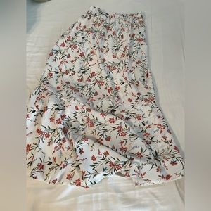 Fitting white floral skirt for summer with flare